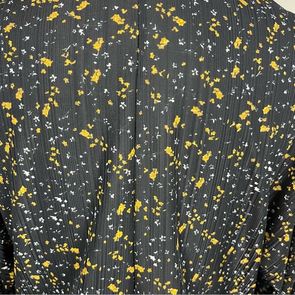 DEX V-NECK PLEATED LONG SLEEVE BLOUSE IN BLACK AND YELLOW PRINT SIZE SMALL - Picture 15 of 16